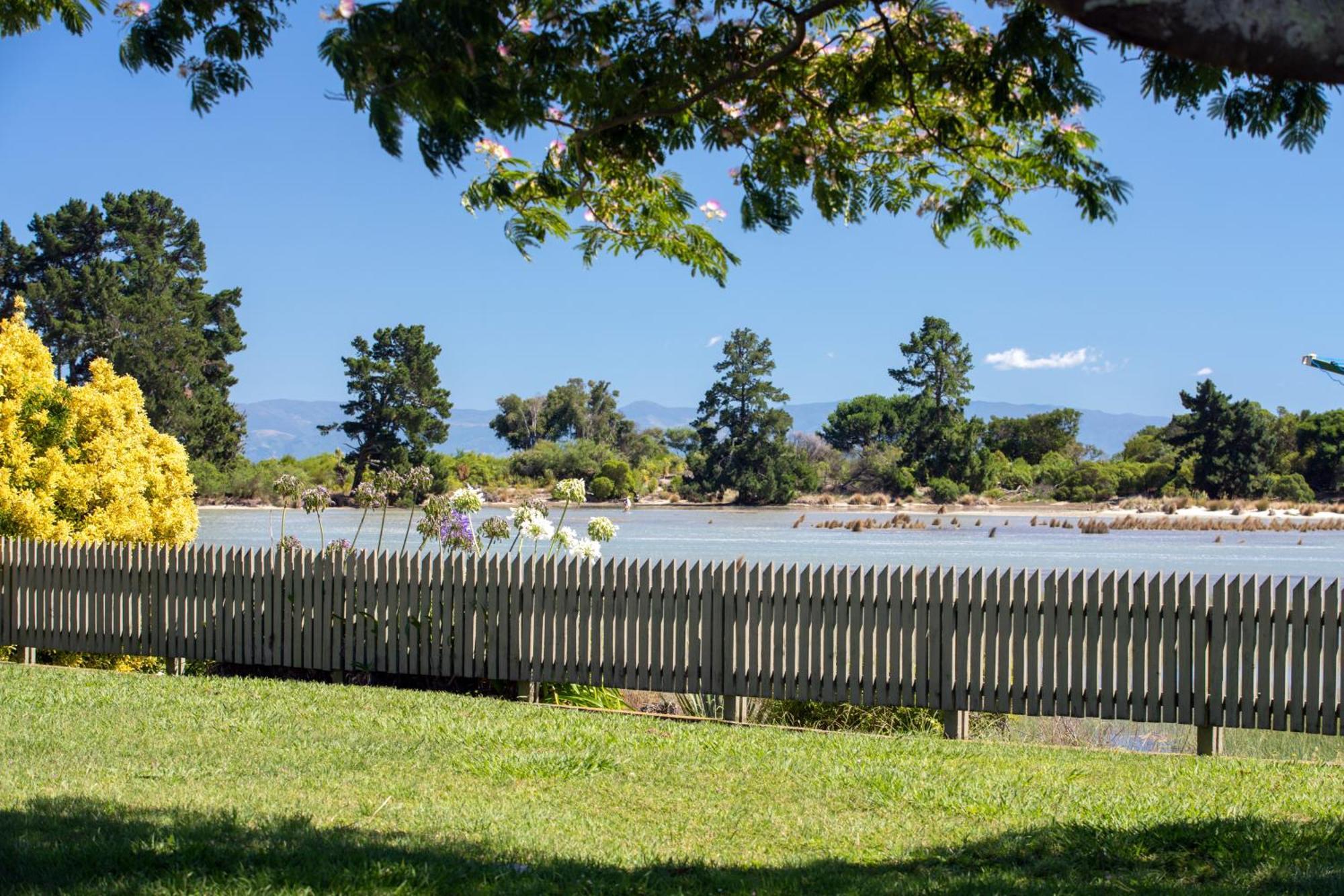 Tahuna Beach Holiday Park Hotel Nelson Kültér fotó